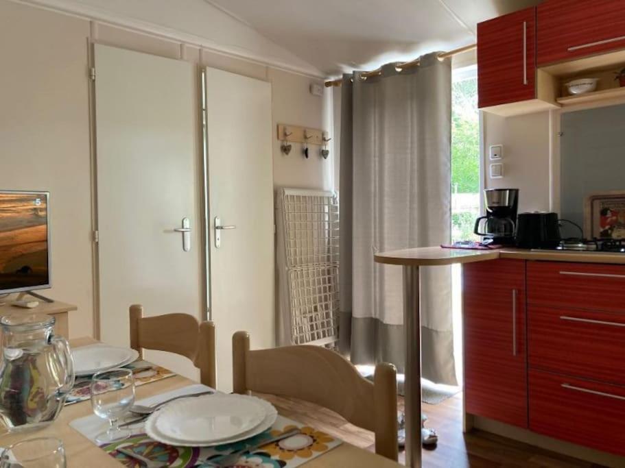 Holiday home Mobil Home Confortable Et Lumineux 50 Min De Paris Saint-Cheron